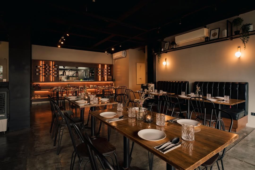 Mijo Comfort Food dining room